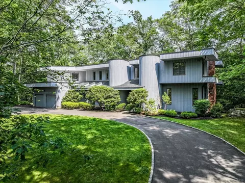44 Deep Valley Rd, Stamford, CT 06903