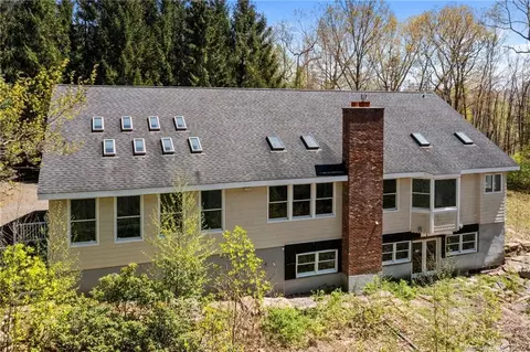 310 Hart Rd, Guilford, CT 06437