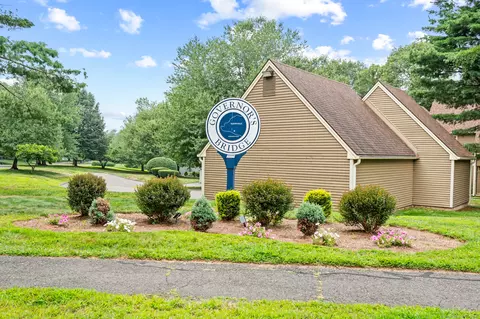 11 Tanager Cir, Tariffville, CT 06081