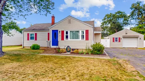 442 Denslow St, Windsor Locks, CT 06096