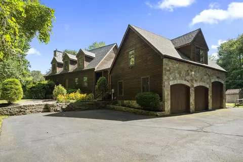 32 Pinewood Trl, Deep River, CT 06417