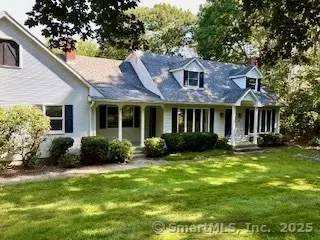 35 Chris Dr, Uncasville, CT 06382