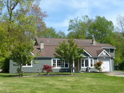 8 Orchard Dr, Prospect, CT 06712