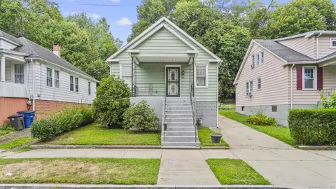 82 Huntington Ave, New Haven, CT 06512