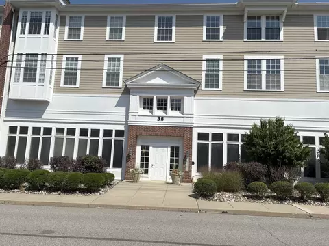 38 Hope St #9, East Lyme, CT 06357