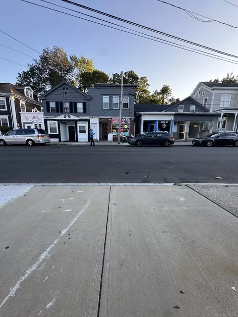 78 Broad St, New London, CT 06320