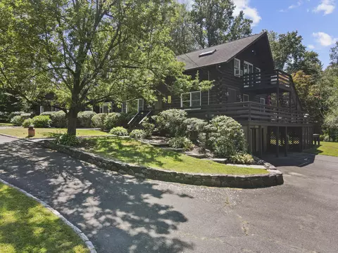 1 Long Wall Rd, Redding, CT 06896