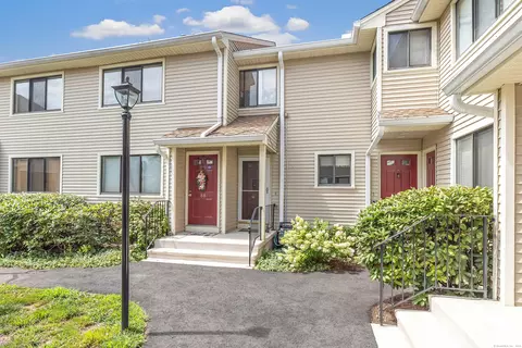 86 Lance Cir #86, Bridgeport, CT 06606