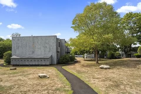 27 Redwood Dr #K, East Haven, CT 06513