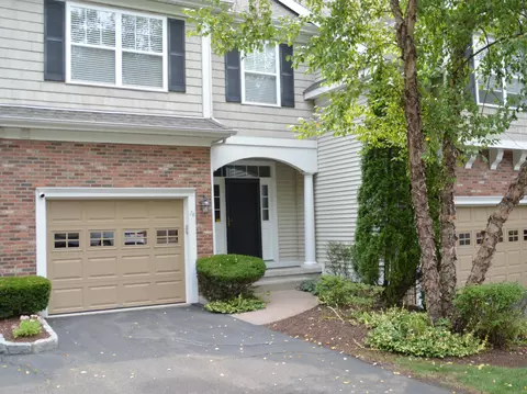28 Goodwin Cir #28, Hartford, CT 06105