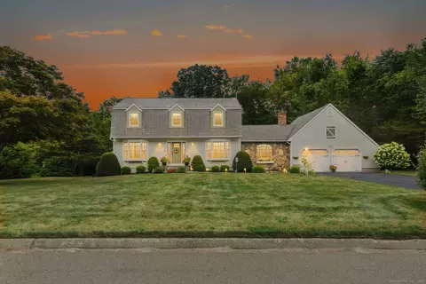 13 Laurel Glen Dr, Shelton, CT 06484