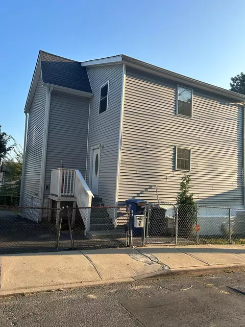 7 Crown St, Waterbury, CT 06704