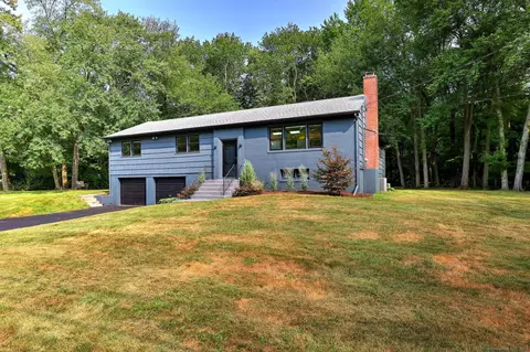 136 Cummings Dr, Orange, CT 06477