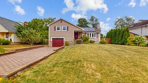 118 Michael Ln, Newington, CT 06111