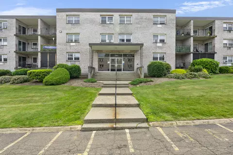 308 Meadowside Rd #201, Milford, CT 06460