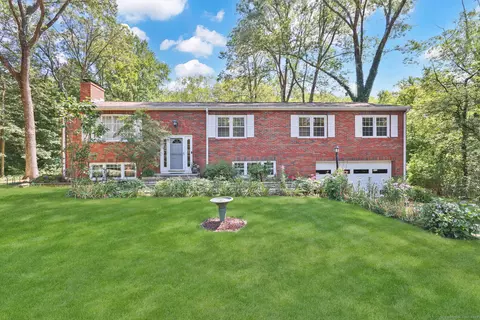 15 Hillside Ln, Monroe, CT 06468