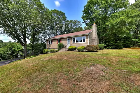 41 Ridge Dale Rd, Monroe, CT 06468