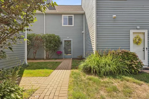 2 Farmington Meadow Dr #2, Farmington, CT 06032