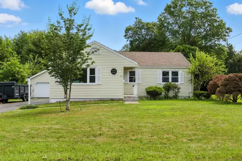 62 Valley Crest Dr, Wethersfield, CT 06109