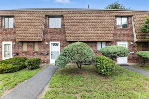 186 Wakefield Cir #186, East Hartford, CT 06118