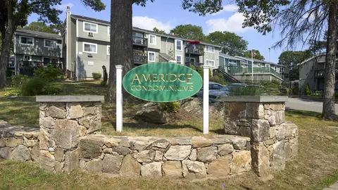 81 Ameridge Dr #81, Bridgeport, CT 06606