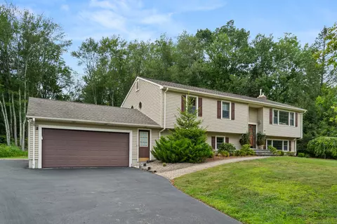 43 Old Castle Dr, Monroe, CT 06468