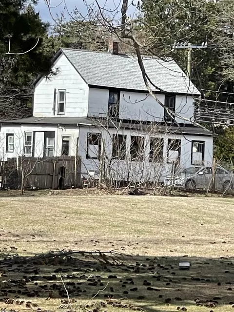 353 Elm St, Windsor Locks, CT 06096