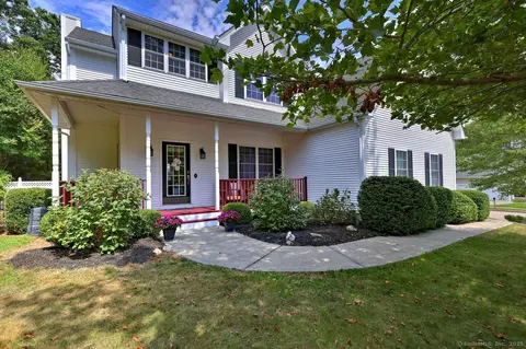 8 Waterhouse Ln, Mystic, CT 06355