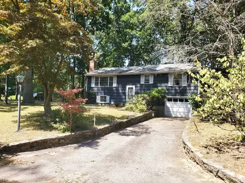26 Hiawatha Lane Ext, Westport, CT 06880