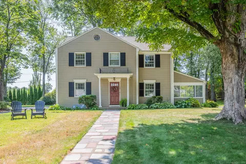 39 Wyndwood Rd, West Hartford, CT 06107