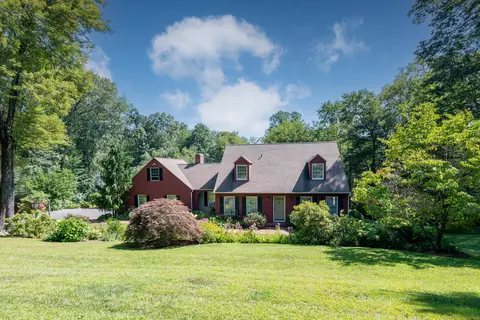 7 S Ridge Rd, Brookfield, CT 06804