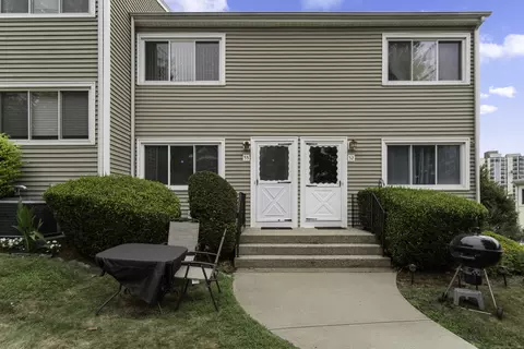 375 Captain Thomas Blvd #33, West Haven, CT 06516
