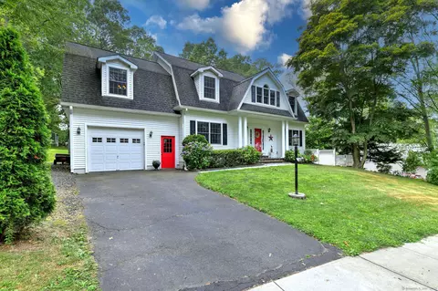 81 Oriole Ln, Milford, CT 06460