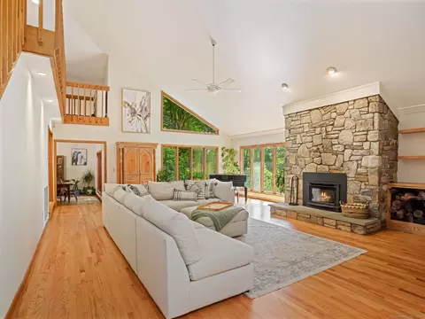 5 Walker Ln, Weston, CT 06883