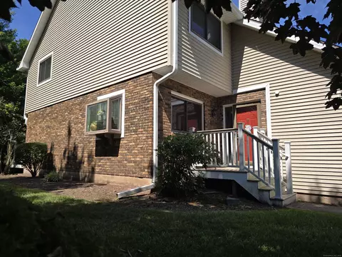 149 Foxboro Dr #149, Newington, CT 06111