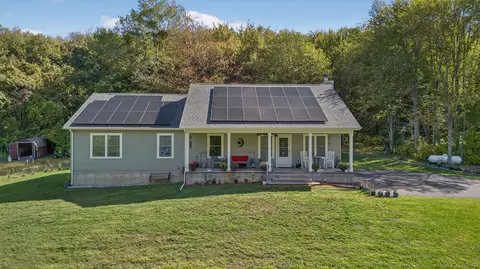 58 New Rd, Moosup, CT 06354