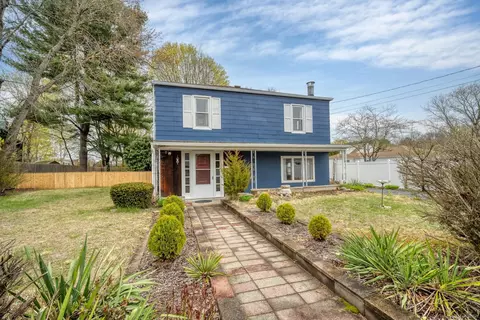 9 Woodlawn Ct, Waterford, CT 06385