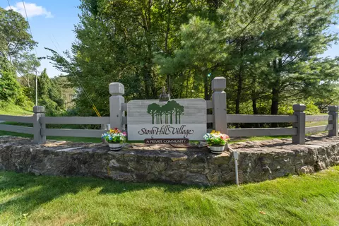 156 Heatherwood Dr #156, Brookfield, CT 06804