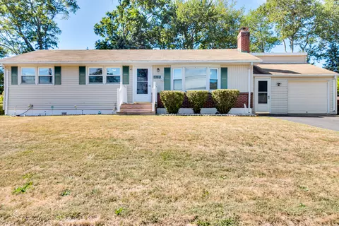 162 Red Bush Ln, Milford, CT 06461