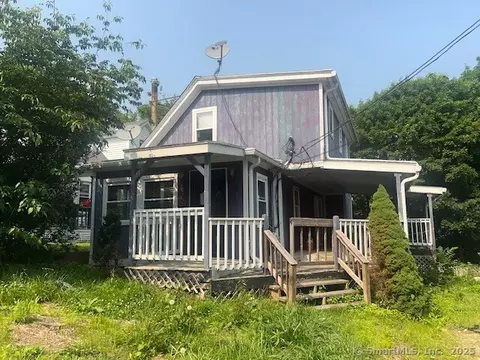 51 N Cliff St, Norwich, CT 06360
