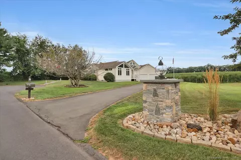 110 Moore Hill Dr, Southington, CT 06489