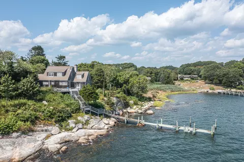 37 Nauyaug Point Rd, Mystic, CT 06355