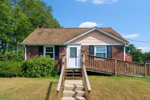 2 Lorenzo Pl, Bristol, CT 06010