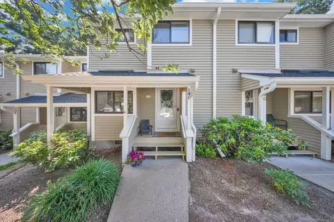 19 Wiggins Farm Dr #F, Simsbury, CT 06070