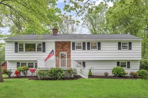 325 Pine Tree Dr, Orange, CT 06477