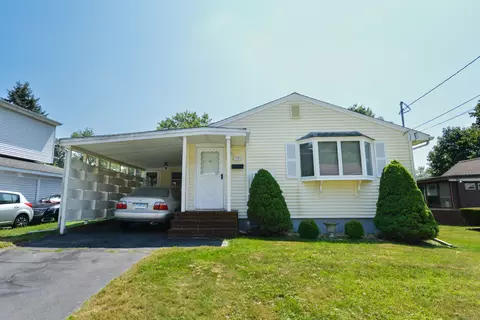 35 Lund Ave, Waterbury, CT 06705