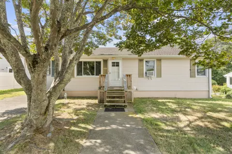 10 Cedar St, Waterford, CT 06385