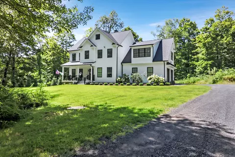 210 Brushy Hill Rd, Newtown, CT 06470