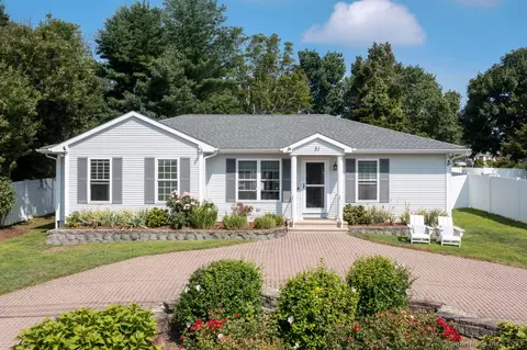 31 Merrill Rd, Clinton, CT 06413