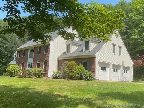 34 Apple Ln, Middletown, CT 06457